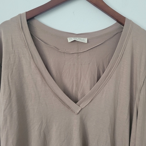 We the Free Long Sleeve Deep V-Neckline Pullover Top Size XL in Cream - Picture 3 of 9
